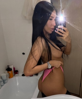 Я искусная мастерица в сфере интимных удовольствий, готовая исполнить все твои фантазии. В моих нежных объятиях ты забудешь о реальности, утонешь в волнующем океане наслаждения. Мои услуги затрагивают широкий спектр возможностей: классический секс, оральный секс, ролевые игры и многое другое. Я открыта к экспериментам и новым ощущениям. На моих фотографиях ты увидишь мои изысканные формы, которые обещают много приятности. Открой новую главу в своей жизни соблазнительной интимной с Москвой. Позвони мне! 😉🌹 15650, 24 года