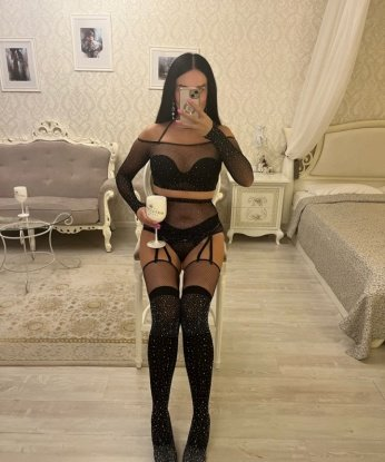 Стройная брюнетка с обворожительной улыбкой ждет в гости состоятельного джентльмена для интимных отношений. Приглашаю на незабываемые встречи и полный релакс. Звони, не пожалеешь! 8482, 32 года